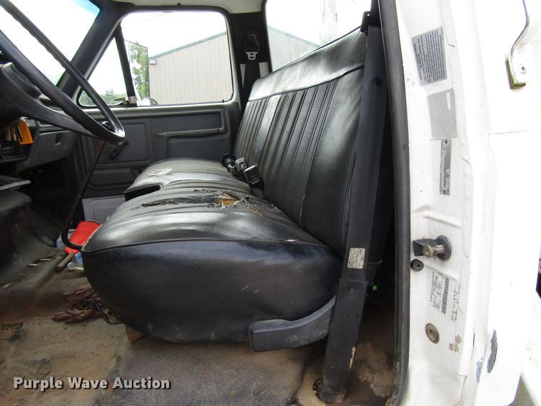 image for item DG1363 1999 Ford F800 digger derrick truck