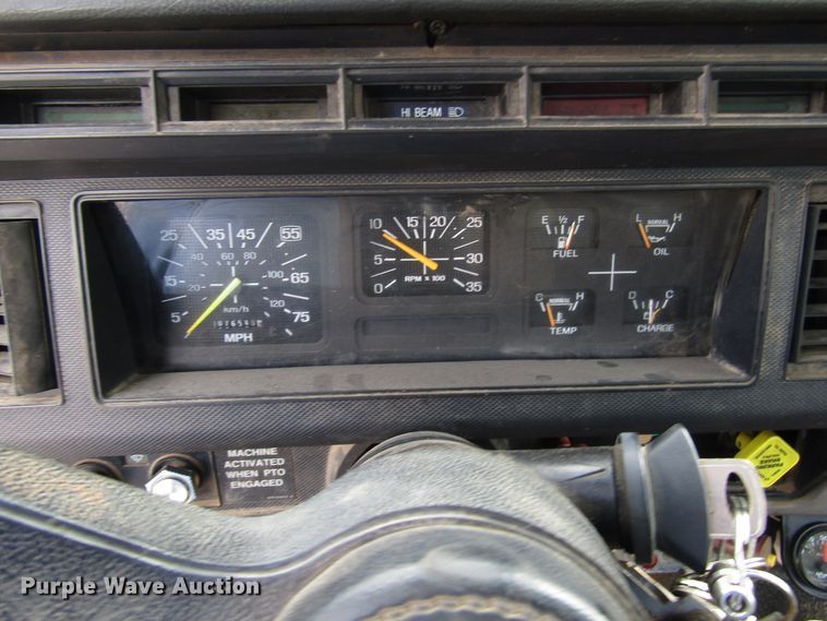 image for item DG1363 1999 Ford F800 digger derrick truck