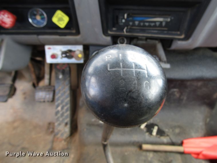 image for item DG1363 1999 Ford F800 digger derrick truck