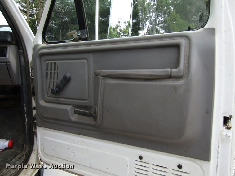 image for item DG1363 1999 Ford F800 digger derrick truck