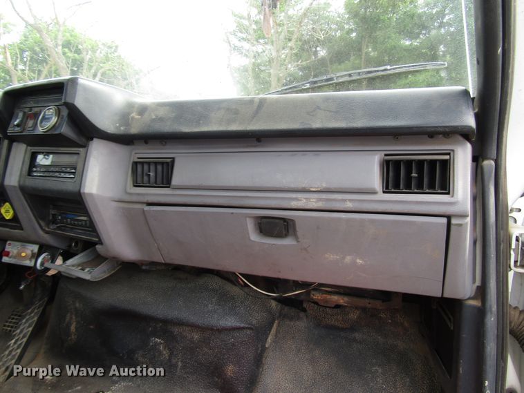 image for item DG1363 1999 Ford F800 digger derrick truck