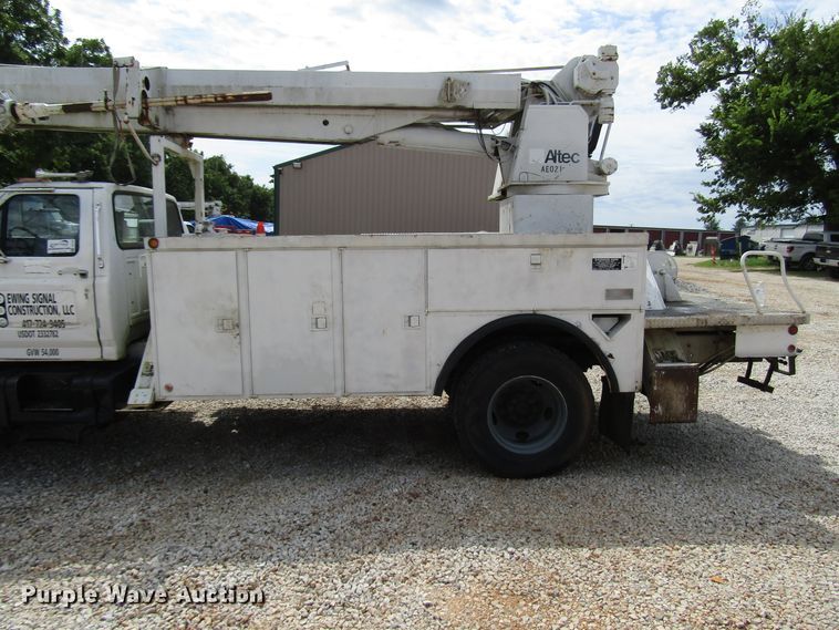 image for item DG1363 1999 Ford F800 digger derrick truck