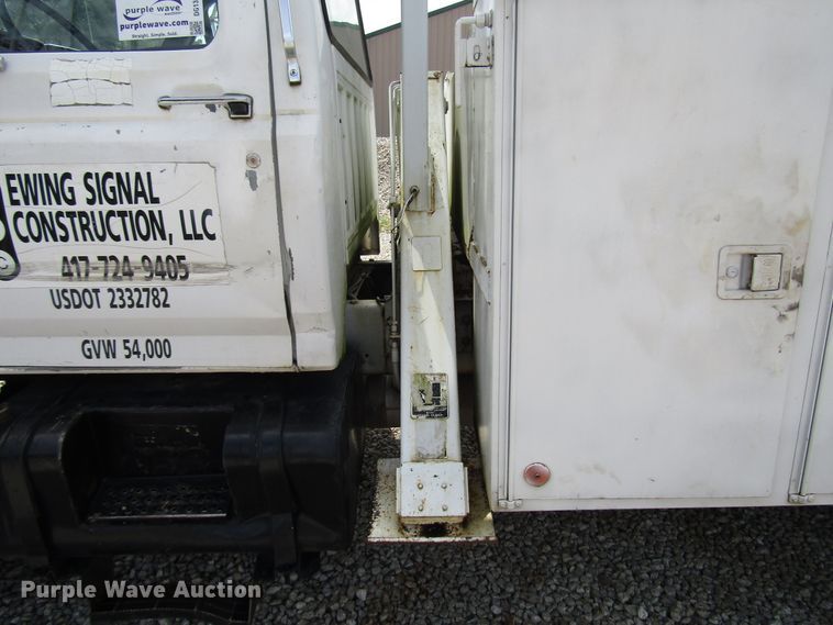 image for item DG1363 1999 Ford F800 digger derrick truck