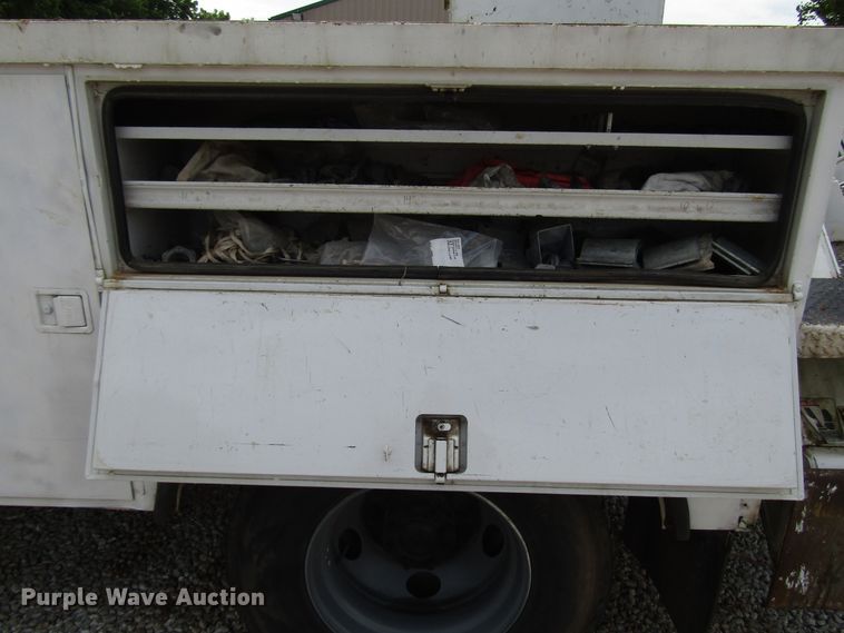 image for item DG1363 1999 Ford F800 digger derrick truck