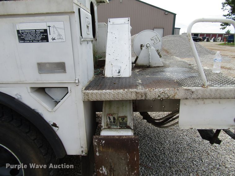 image for item DG1363 1999 Ford F800 digger derrick truck