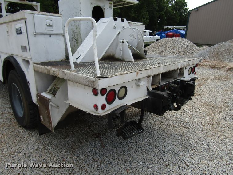 image for item DG1363 1999 Ford F800 digger derrick truck