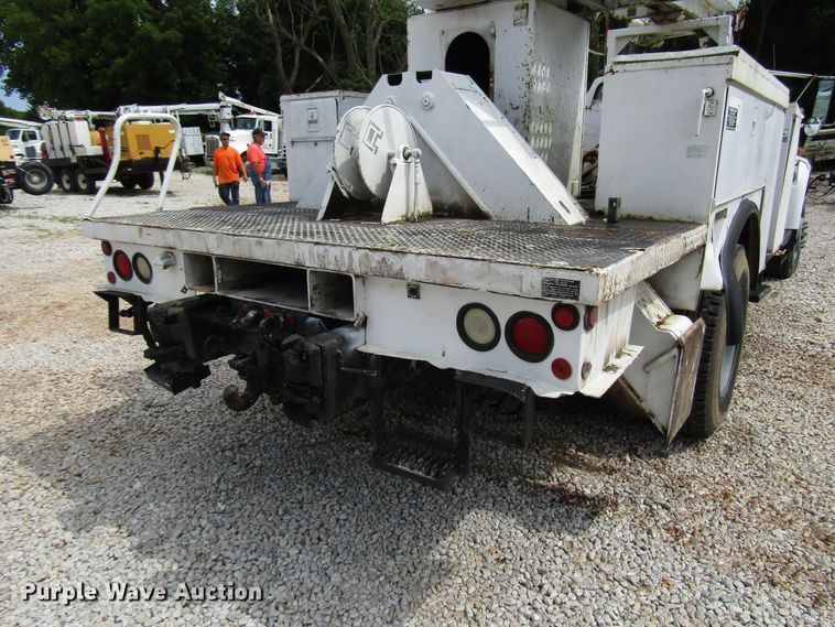 image for item DG1363 1999 Ford F800 digger derrick truck