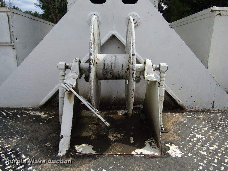 image for item DG1363 1999 Ford F800 digger derrick truck