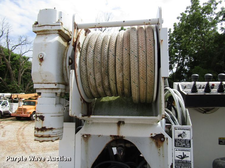 image for item DG1363 1999 Ford F800 digger derrick truck