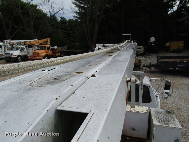 image for item DG1363 1999 Ford F800 digger derrick truck