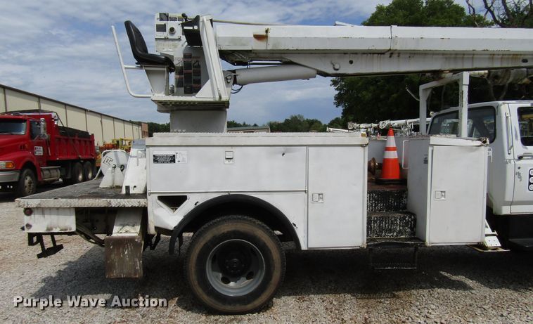 image for item DG1363 1999 Ford F800 digger derrick truck