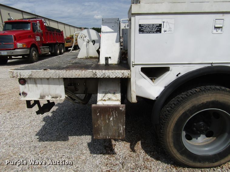 image for item DG1363 1999 Ford F800 digger derrick truck