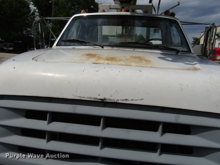image for item DG1363 1999 Ford F800 digger derrick truck