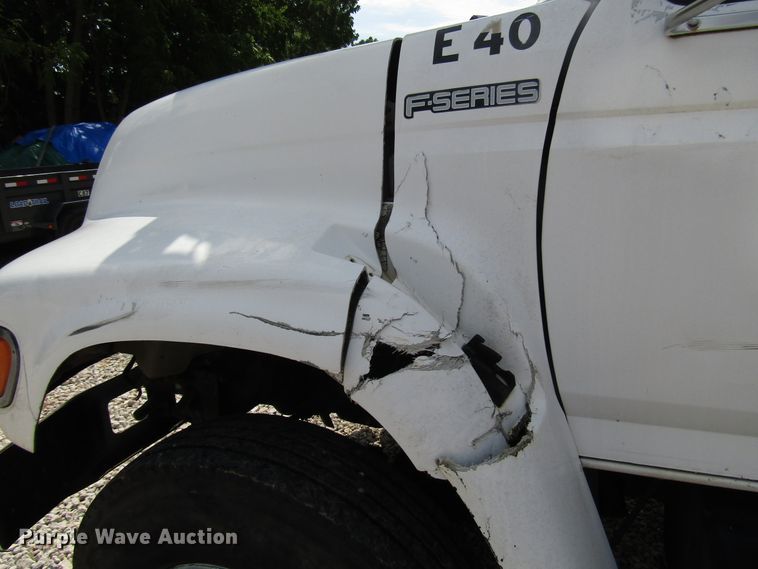 image for item DG1363 1999 Ford F800 digger derrick truck