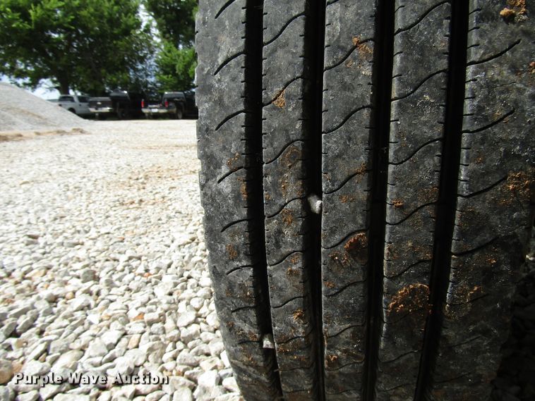 image for item DG1363 1999 Ford F800 digger derrick truck