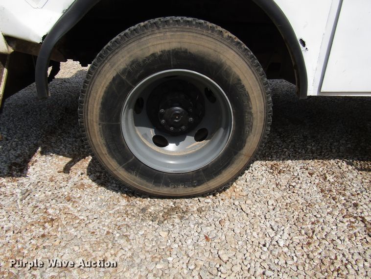 image for item DG1363 1999 Ford F800 digger derrick truck