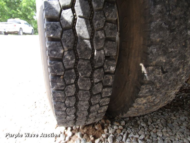 image for item DG1363 1999 Ford F800 digger derrick truck