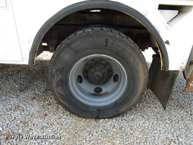 image for item DG1363 1999 Ford F800 digger derrick truck