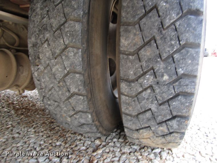 image for item DG1363 1999 Ford F800 digger derrick truck