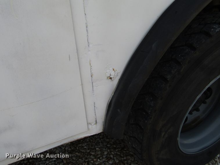 image for item DG1363 1999 Ford F800 digger derrick truck