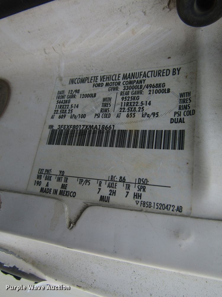 image for item DG1363 1999 Ford F800 digger derrick truck