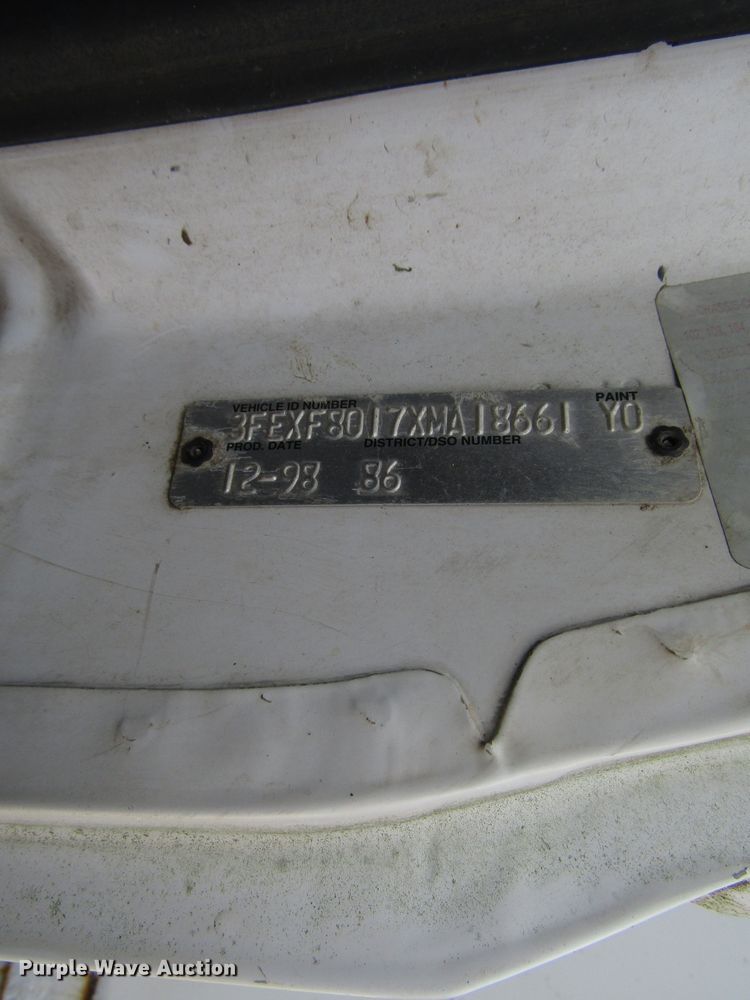 image for item DG1363 1999 Ford F800 digger derrick truck