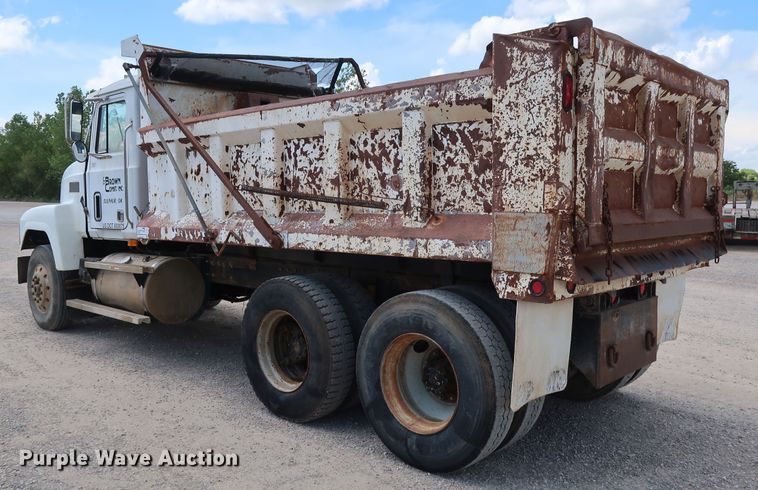 image for item DG3289 1991 Mack CH613 dump truck