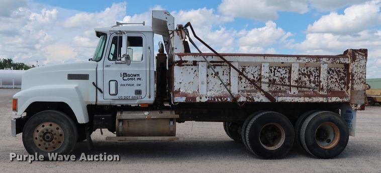 image for item DG3289 1991 Mack CH613 dump truck
