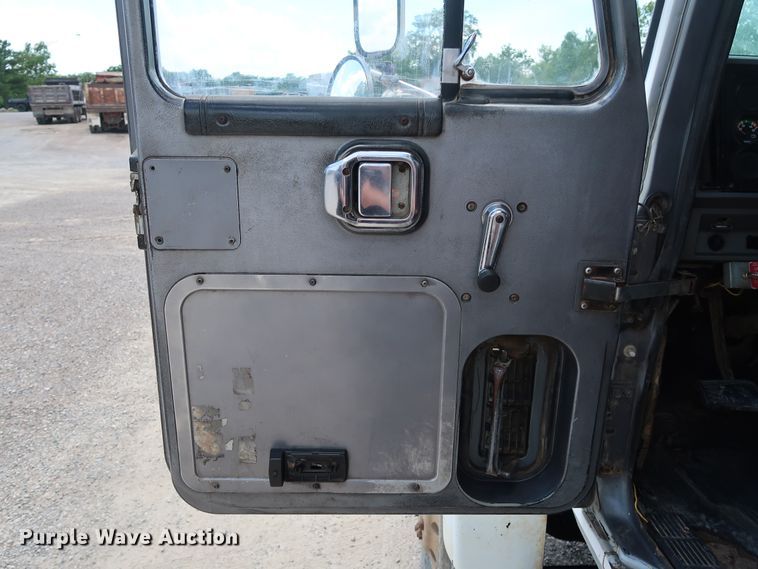 image for item DG3289 1991 Mack CH613 dump truck