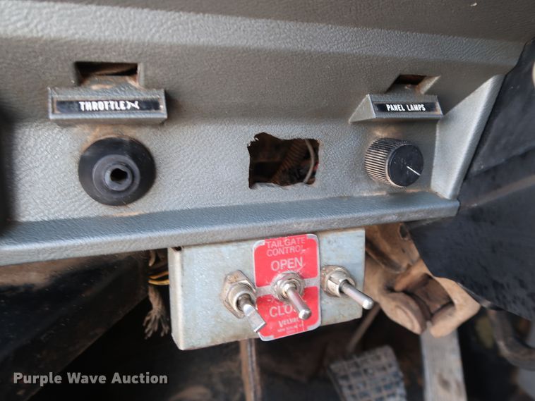 image for item DG3289 1991 Mack CH613 dump truck