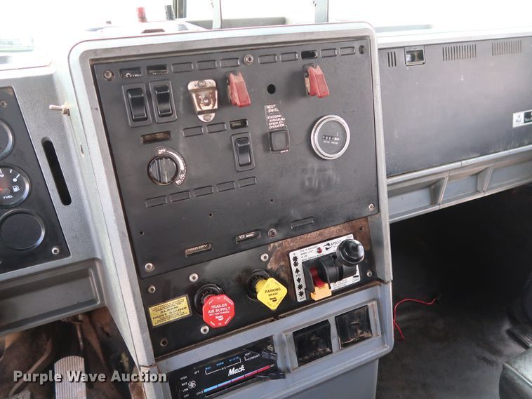 image for item DG3289 1991 Mack CH613 dump truck