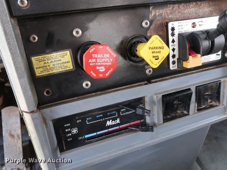 image for item DG3289 1991 Mack CH613 dump truck