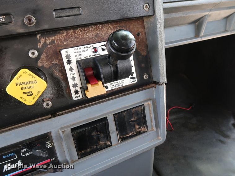 image for item DG3289 1991 Mack CH613 dump truck