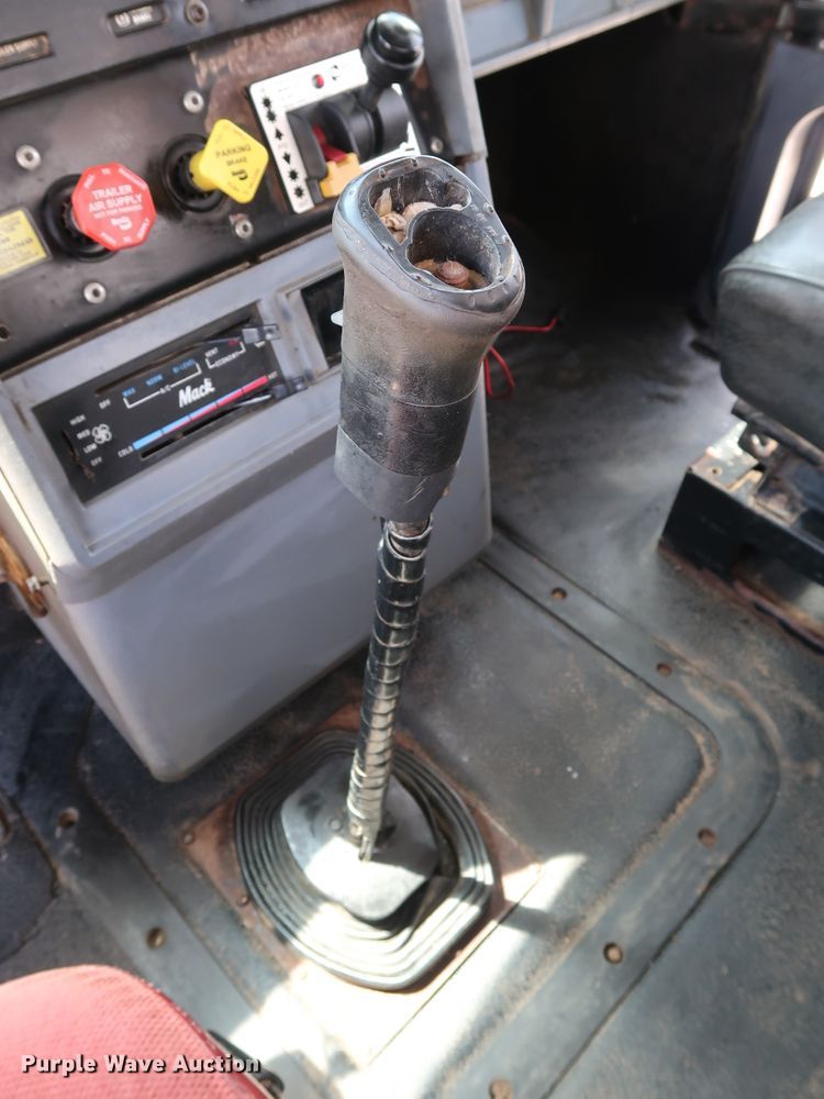 image for item DG3289 1991 Mack CH613 dump truck