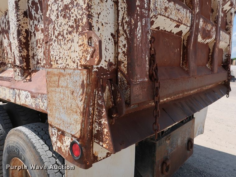 image for item DG3289 1991 Mack CH613 dump truck