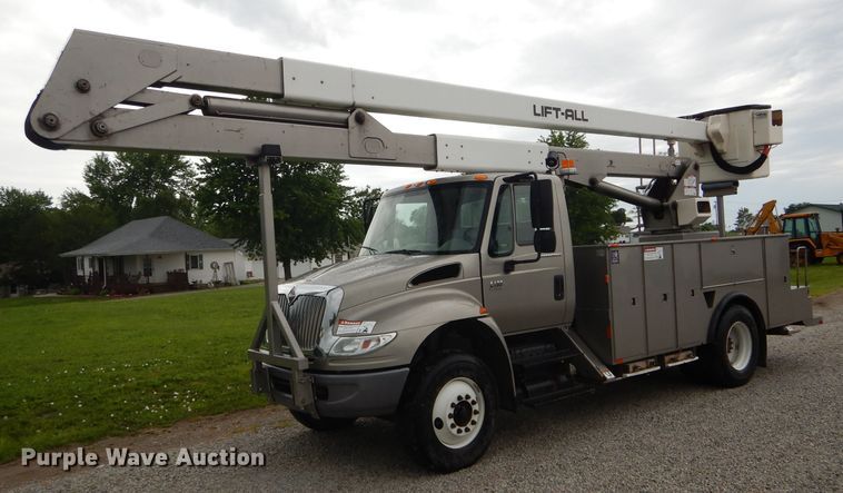 image for item DH6044 2005 International 4400 bucket truck