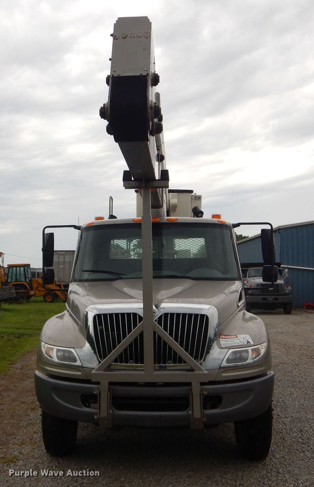 image for item DH6044 2005 International 4400 bucket truck