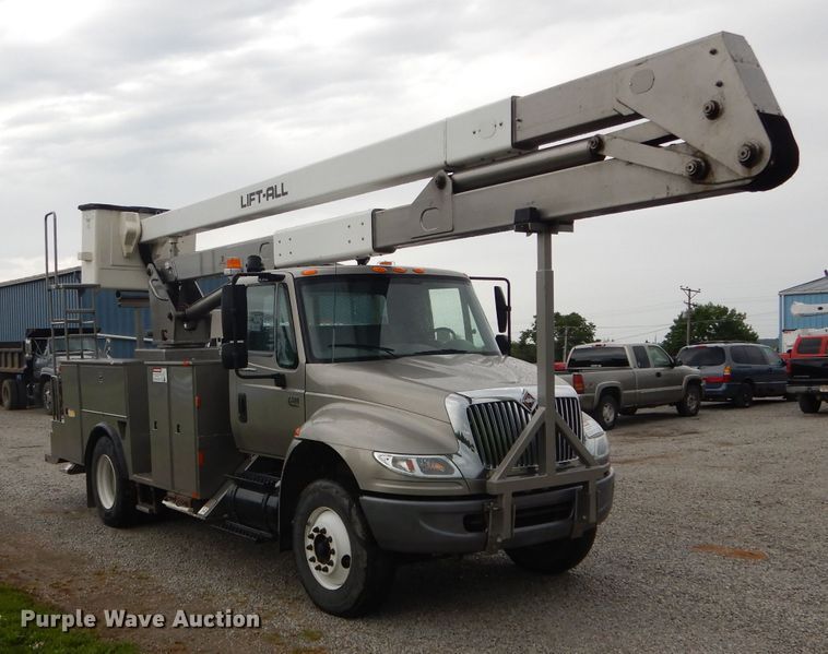image for item DH6044 2005 International 4400 bucket truck