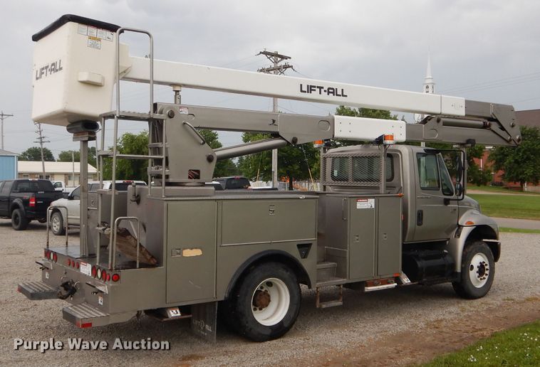 image for item DH6044 2005 International 4400 bucket truck