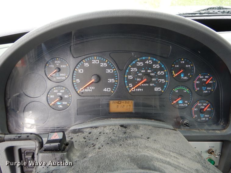 image for item DH6044 2005 International 4400 bucket truck