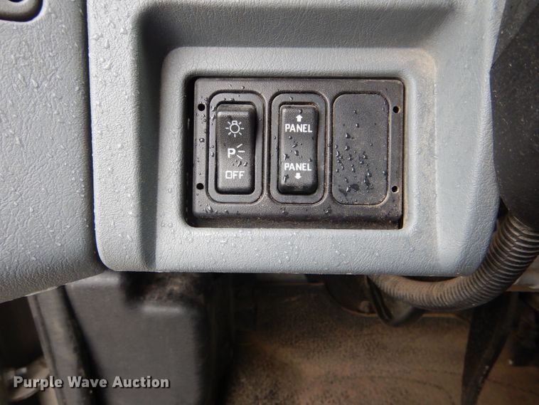 image for item DH6044 2005 International 4400 bucket truck