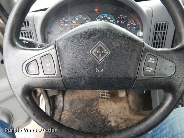 image for item DH6044 2005 International 4400 bucket truck