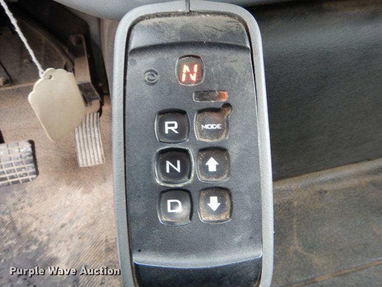 image for item DH6044 2005 International 4400 bucket truck