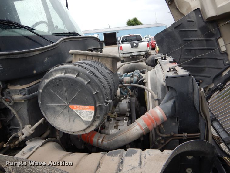 image for item DH6044 2005 International 4400 bucket truck