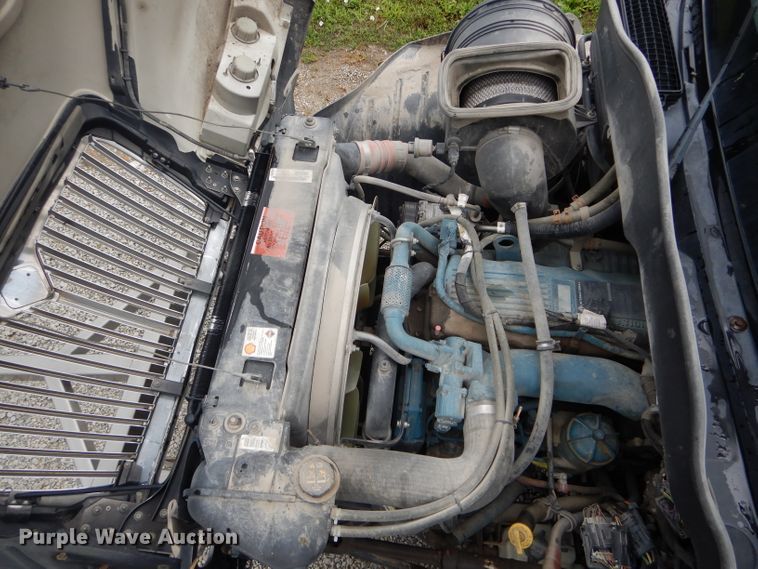 image for item DH6044 2005 International 4400 bucket truck