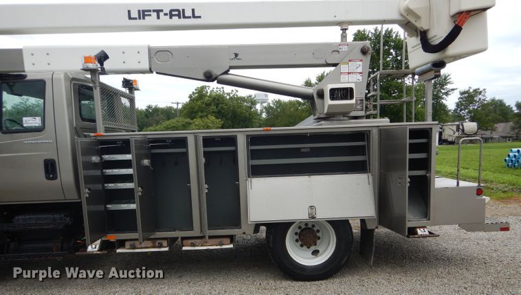 image for item DH6044 2005 International 4400 bucket truck