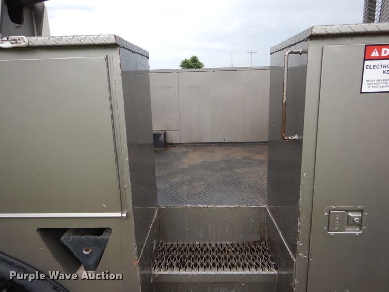 image for item DH6044 2005 International 4400 bucket truck