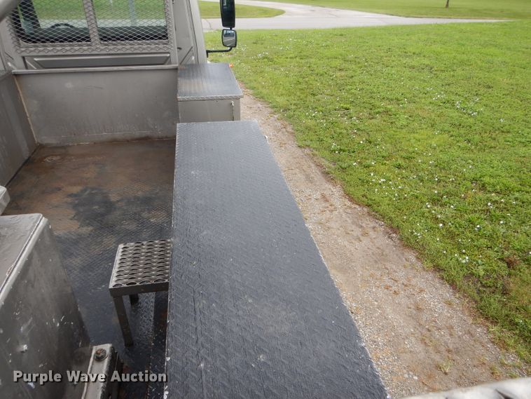 image for item DH6044 2005 International 4400 bucket truck