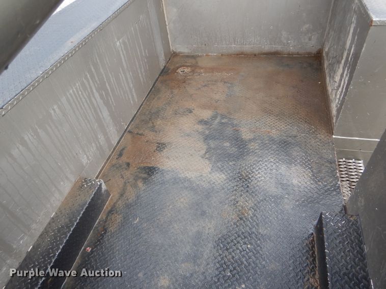 image for item DH6044 2005 International 4400 bucket truck