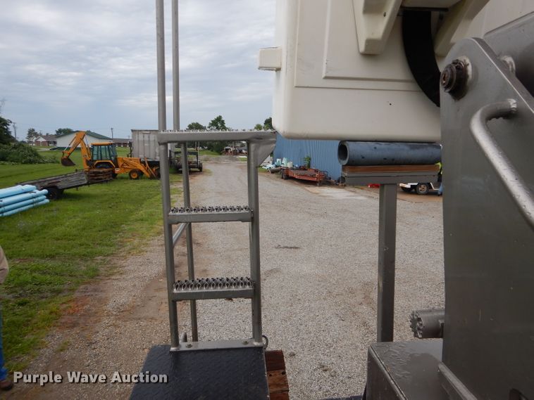 image for item DH6044 2005 International 4400 bucket truck